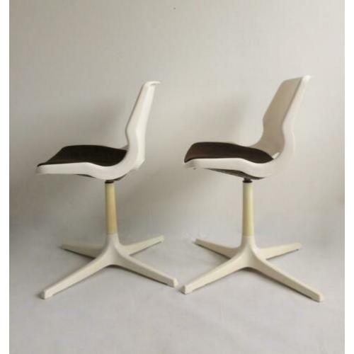 Space age draaistoelen