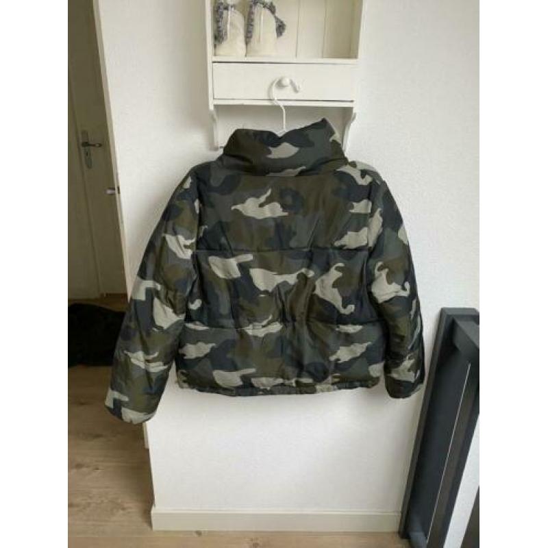 H&M camouflage pufferjacket maat S
