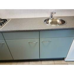 Gebruikte keuken met inbouw apparatuur