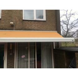 Elektrisch zonnescherm. 570 x 250