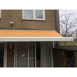 Elektrisch zonnescherm. 570 x 250