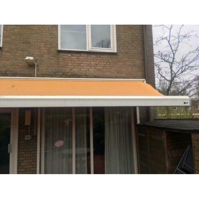 Elektrisch zonnescherm. 570 x 250