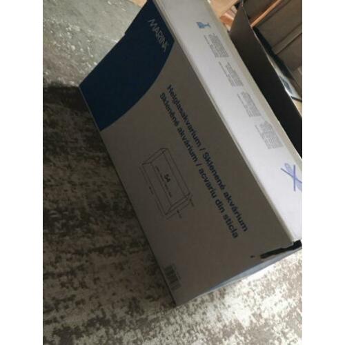 Een volglas aquarium 60x30x30