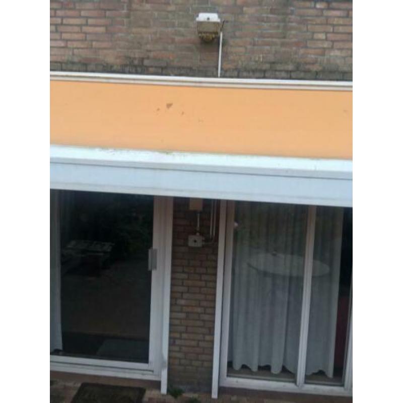 Elektrisch zonnescherm. 570 x 250