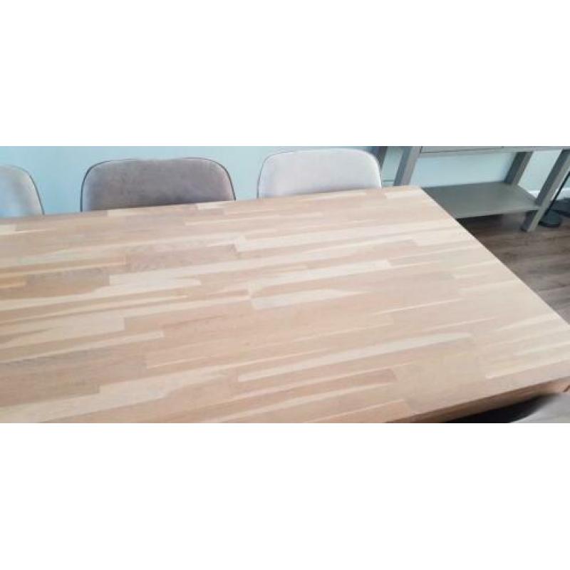 Mooie eetkamertafel en bijpassende salontafel