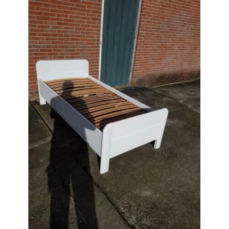 Ledikant te koop met nachtkastje