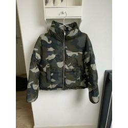 H&M camouflage pufferjacket maat S