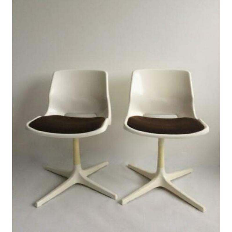 Space age draaistoelen