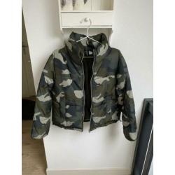 H&M camouflage pufferjacket maat S