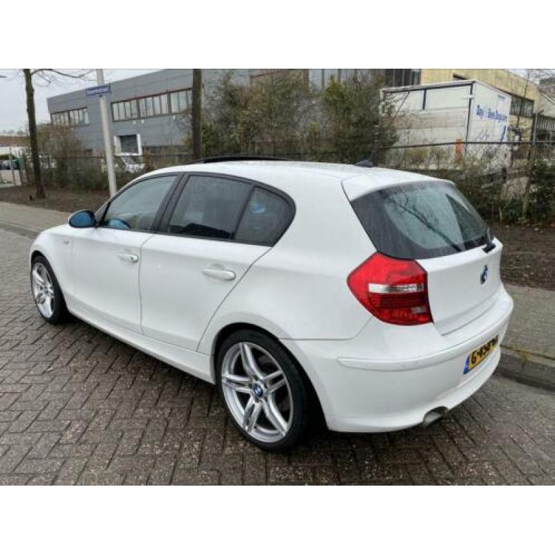 Bomvolle bmw 118i 2008 leer/bi-xenon/schuifdak/18”lm/pdc