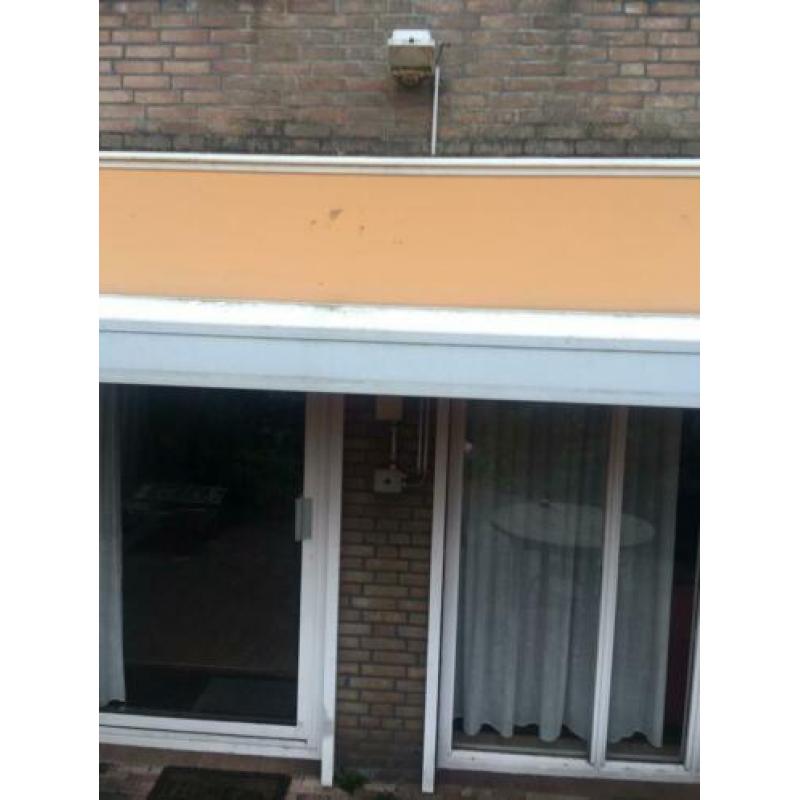 Elektrisch zonnescherm. 570 x 250