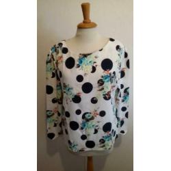 H1 mooie witte blouse smalle lijf maat 42