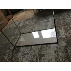 Een volglas aquarium 60x30x30