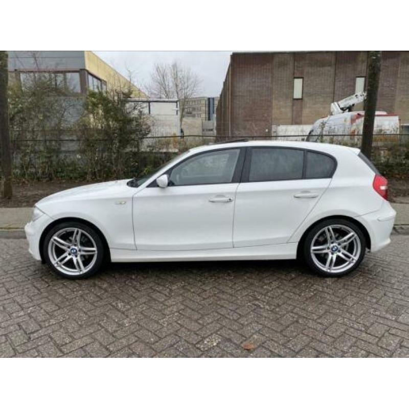 Bomvolle bmw 118i 2008 leer/bi-xenon/schuifdak/18”lm/pdc