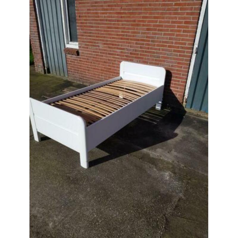 Ledikant te koop met nachtkastje
