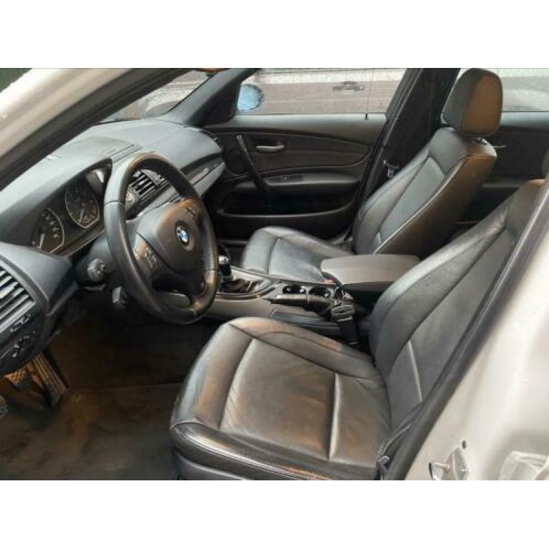 Bomvolle bmw 118i 2008 leer/bi-xenon/schuifdak/18”lm/pdc