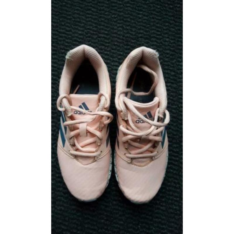 Hockey schoenen van Adidas maat 34