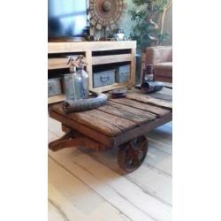Industriële salontafel.