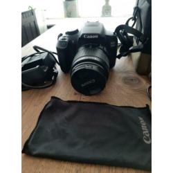 Canon EOS 1300D in top conditie compleet met toebehoren.