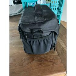 Cameratas Lowepro nova 180 AW II