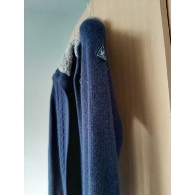 Gaastra donkerblauw vest met bont in de kraag. Maar l