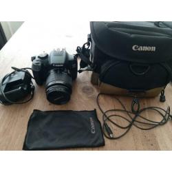 Canon EOS 1300D in top conditie compleet met toebehoren.