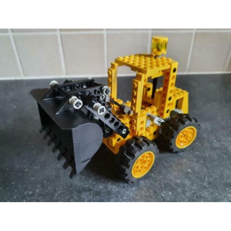 Lego Technic set 8828 - Vorkheftruck (front end loader)