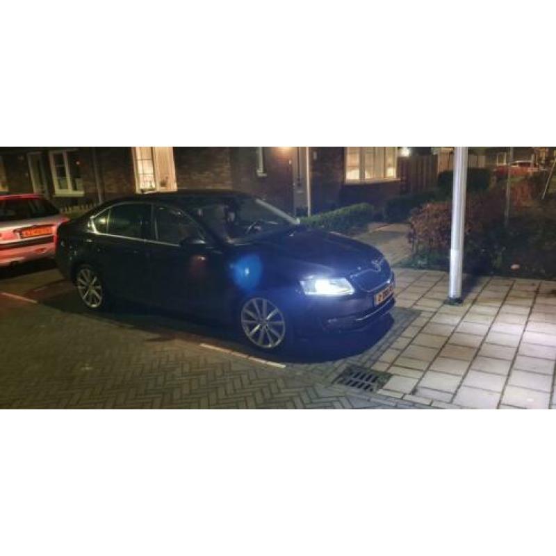 Skoda Octavia Rs interieur Pano 1.6 TDI 77KW DSG 2015 Zwart