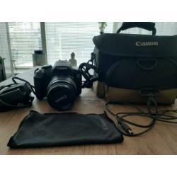 Canon EOS 1300D in top conditie compleet met toebehoren.