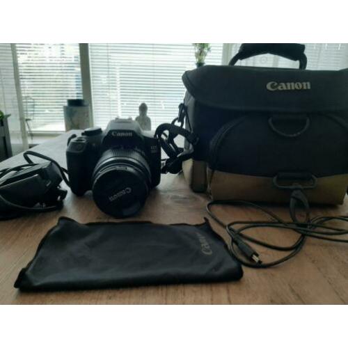 Canon EOS 1300D in top conditie compleet met toebehoren.