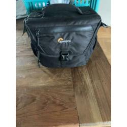 Cameratas Lowepro nova 180 AW II