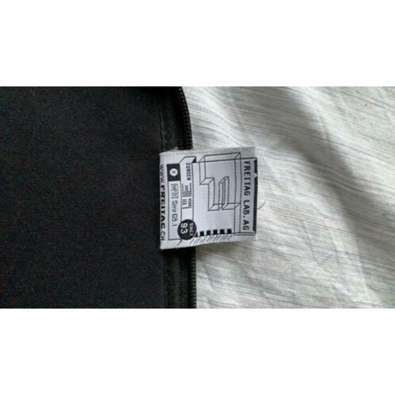 Freitag 17” laptop hoes, kleur wit, rits kapot!