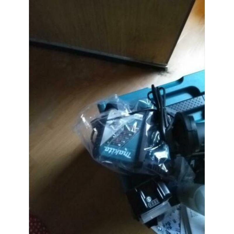 Makita DHR243RTJW