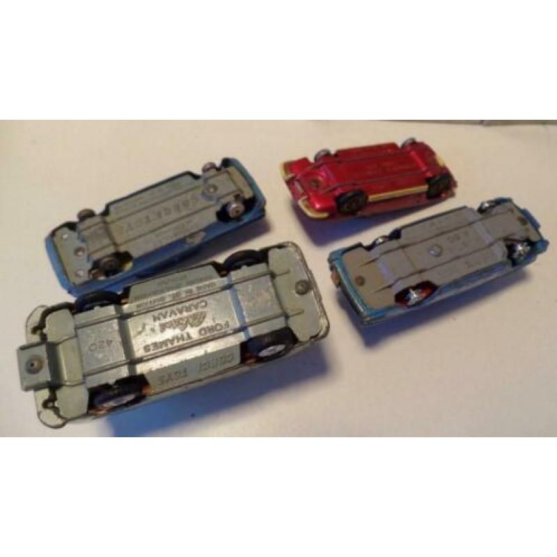 Groep van 4 bespeelde Corgi toys