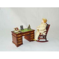 Bureau + stoel + man + accessoires voor poppenhuis 1/12