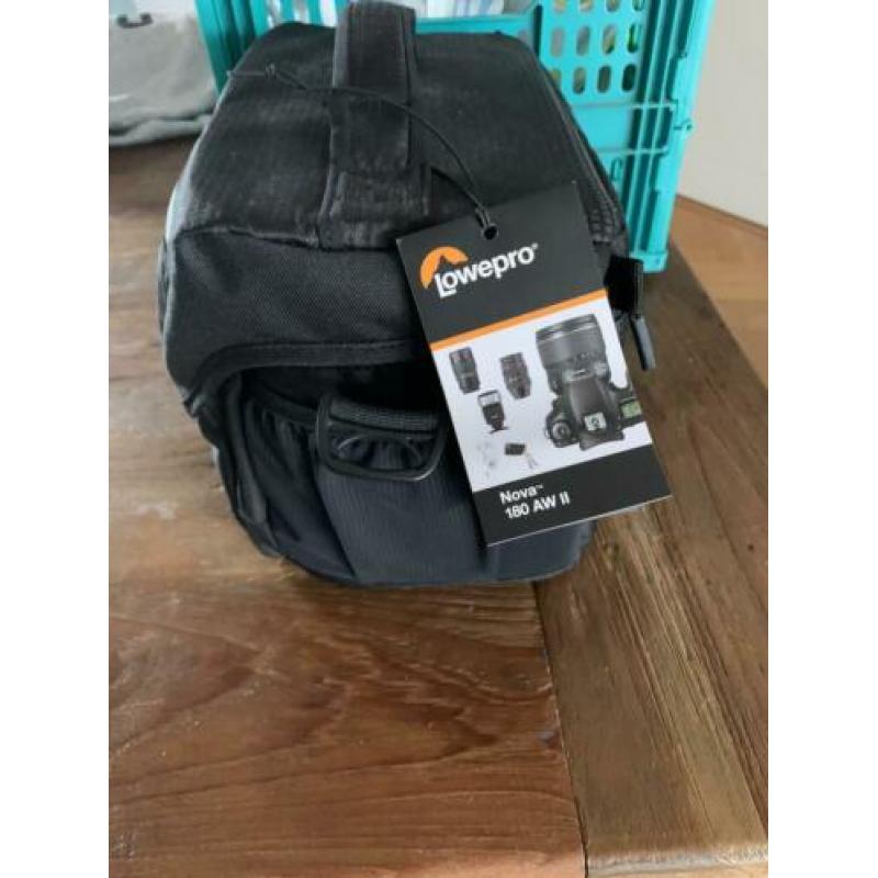 Cameratas Lowepro nova 180 AW II