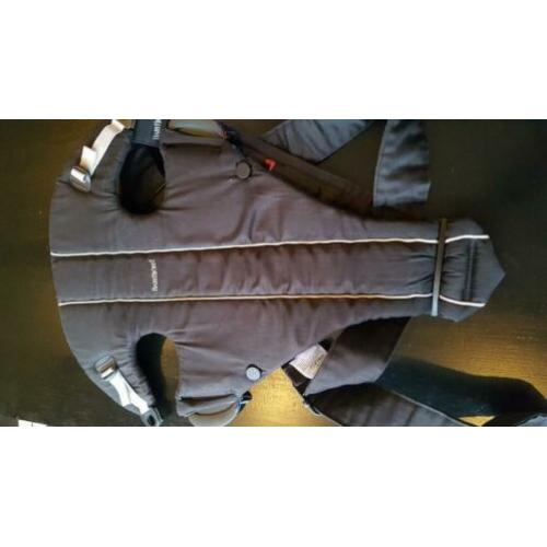 Baby carrier met bijhorende cover.