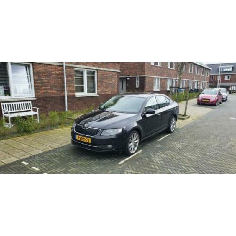 Skoda Octavia Rs interieur Pano 1.6 TDI 77KW DSG 2015 Zwart