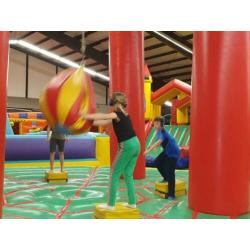 Slingerbal attractie spel te huur