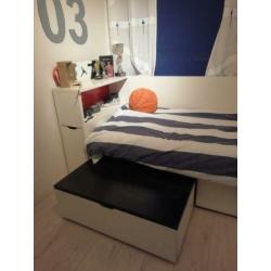 IKEA Flaxa bed inclusief opbergladen plus Odda achterkast