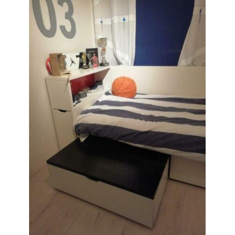 IKEA Flaxa bed inclusief opbergladen plus Odda achterkast