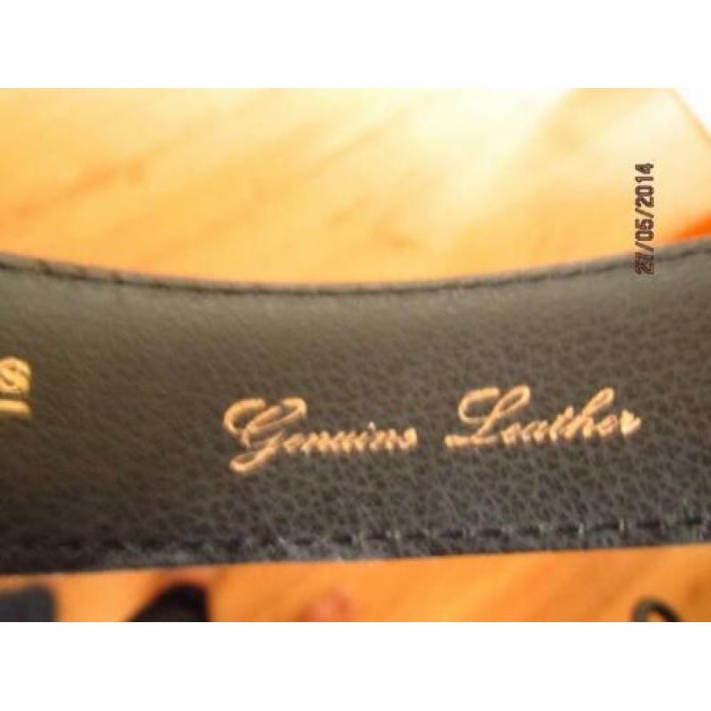 Mooie leren zwarte riem met goudkleurige gesp mt s