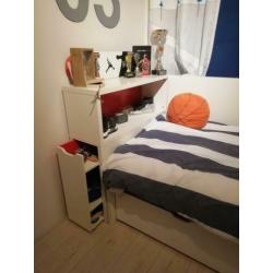 IKEA Flaxa bed inclusief opbergladen plus Odda achterkast