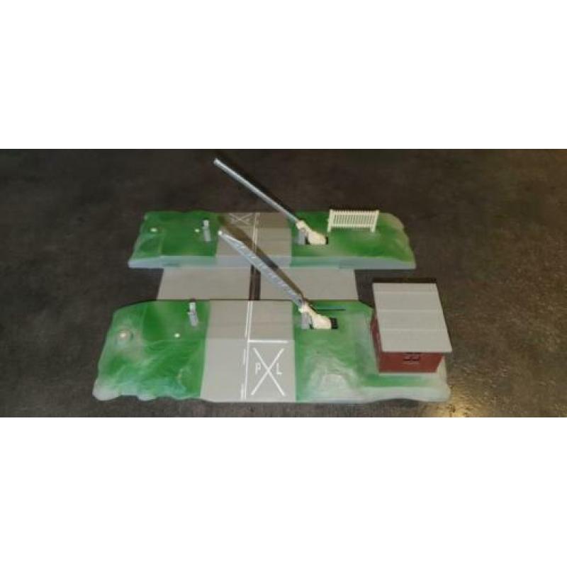 Gelijkstroom overweg, boogbrug, draaibrug en wissel.