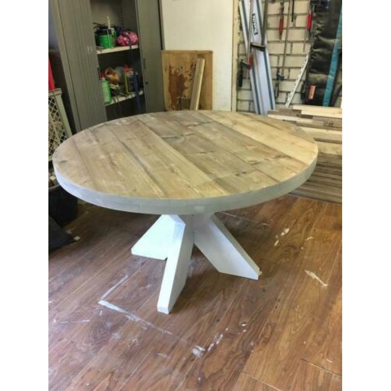 Ronde eettafel van verouderd steigerhout