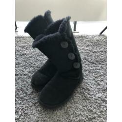 Originele UGG’s Bailey Button mt 37