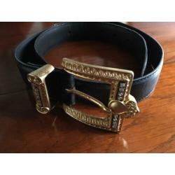 Mooie leren zwarte riem met goudkleurige gesp mt s