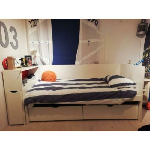 IKEA Flaxa bed inclusief opbergladen plus Odda achterkast