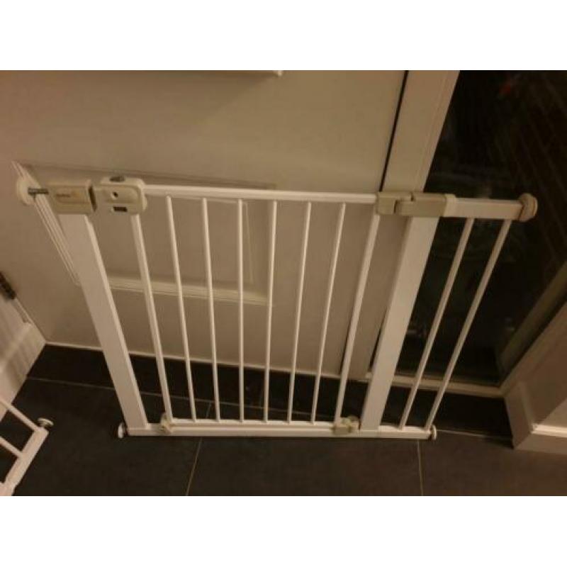 Safety 1st 'Auto Close' traphekjes (2 stuks)