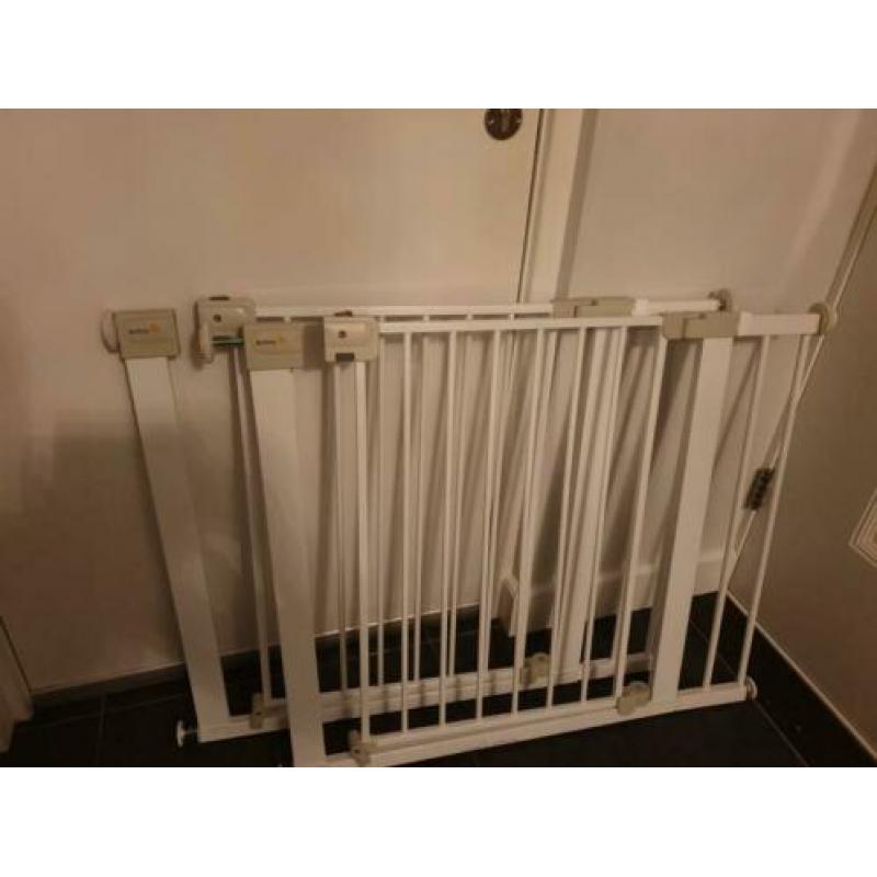 Safety 1st 'Auto Close' traphekjes (2 stuks)